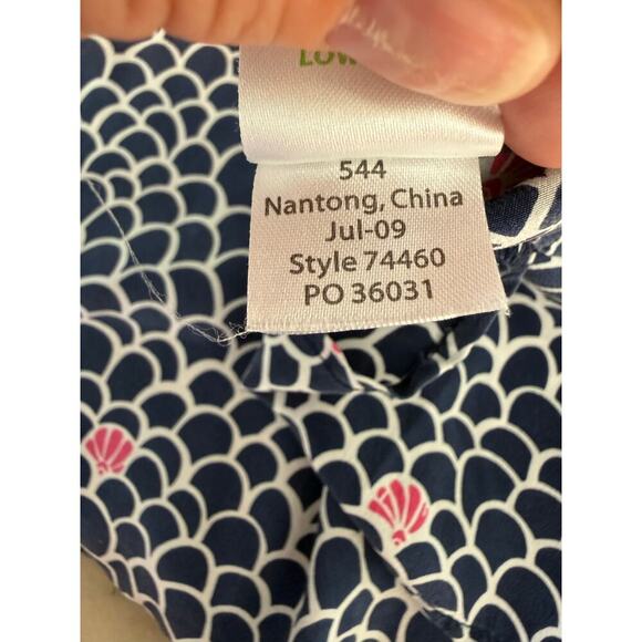 Lilly Pulitzer Navy Scalloped Seashell Short Sleeve 100%  Silk Top Size Large - Picture 7 of 7